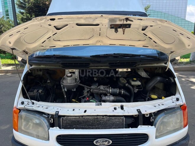 Ford Transit-13