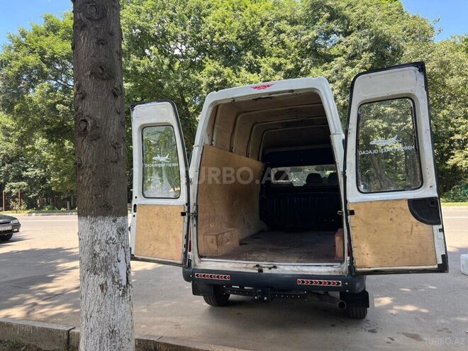 Ford Transit-15