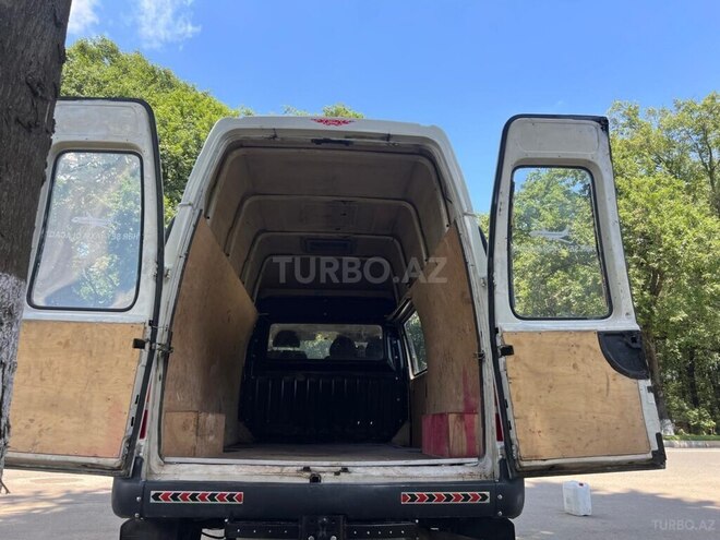 Ford Transit-16
