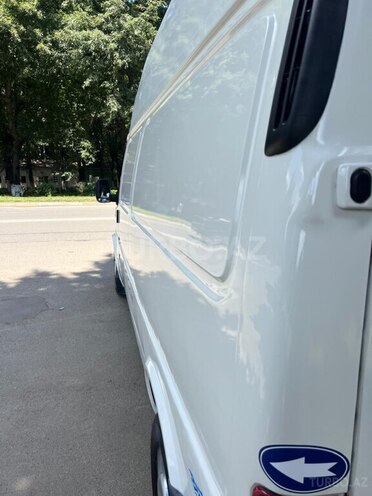 Ford Transit-17