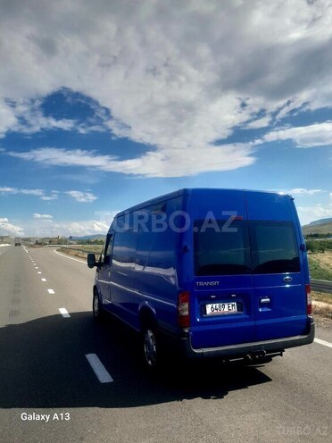 Ford Transit-10