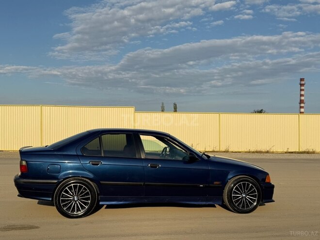 BMW 318-4