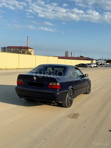 BMW 318-2