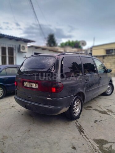 Ford Galaxy-3