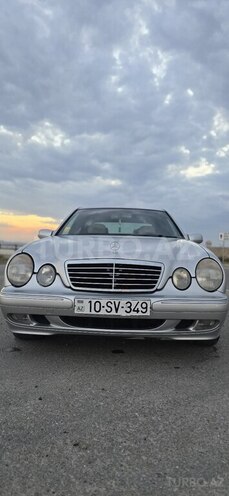 Mercedes E 240-1