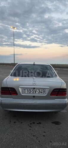 Mercedes E 240-3