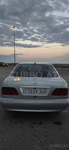Mercedes E 240-4