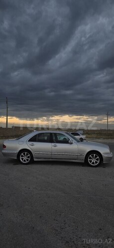 Mercedes E 240-6