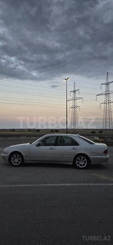 Mercedes E 240-7