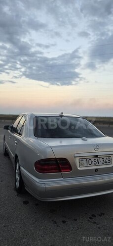 Mercedes E 240-8