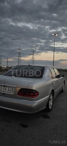Mercedes E 240-11