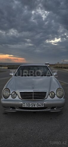 Mercedes E 240-13