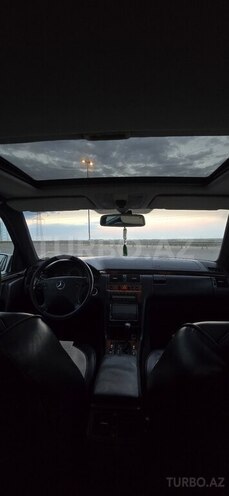 Mercedes E 240-16