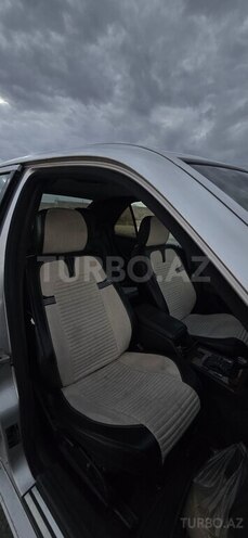 Mercedes E 240-17