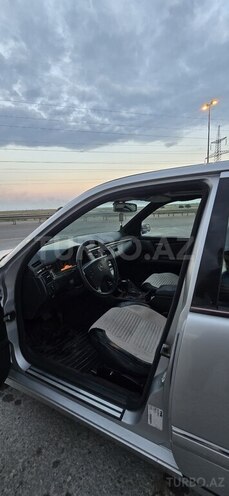 Mercedes E 240-18