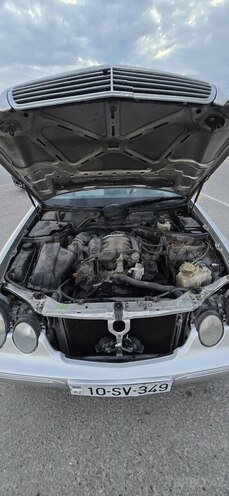 Mercedes E 240-21