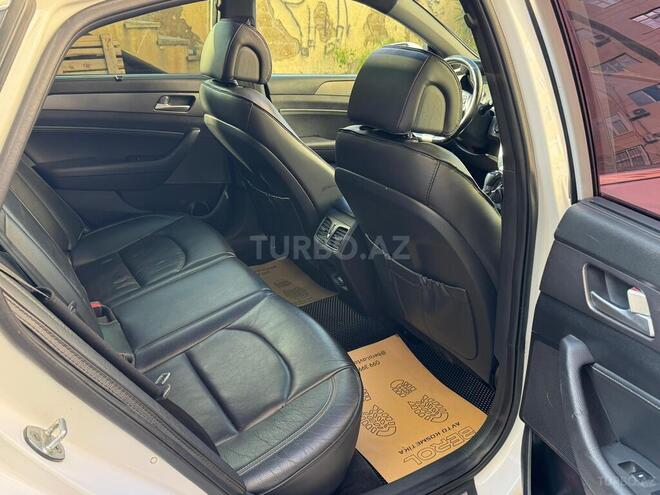 Hyundai Sonata-12