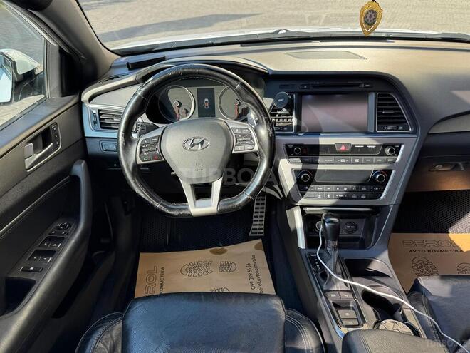 Hyundai Sonata-11