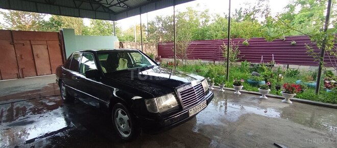 Mercedes 230 E-2