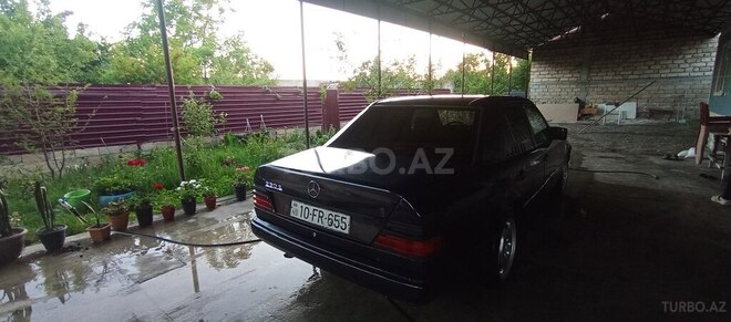 Mercedes 230 E-3