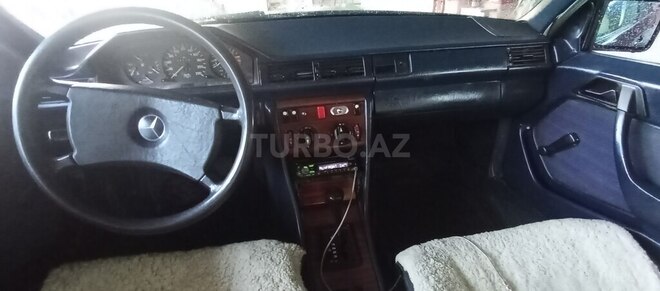 Mercedes 230 E-5