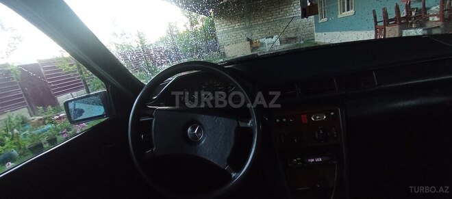 Mercedes 230 E-8