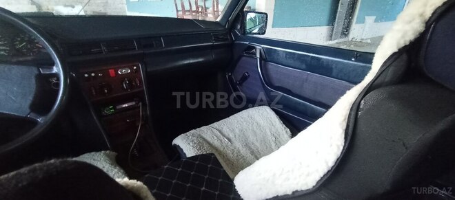 Mercedes 230 E-6