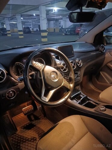 Mercedes B 200-3
