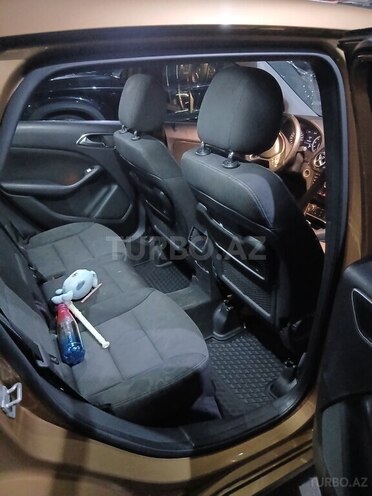 Mercedes B 200-6