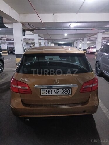 Mercedes B 200-10