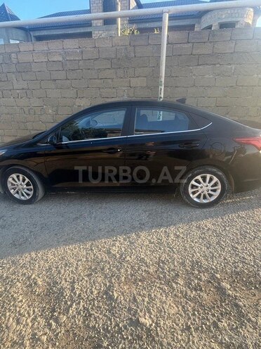 Hyundai Accent-4