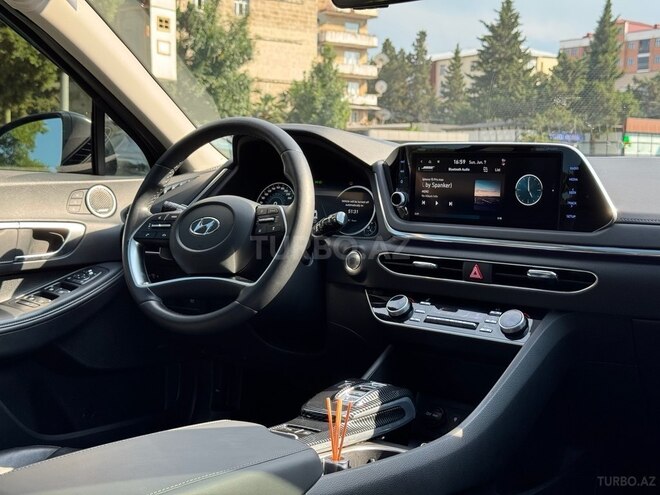 Hyundai Sonata-12