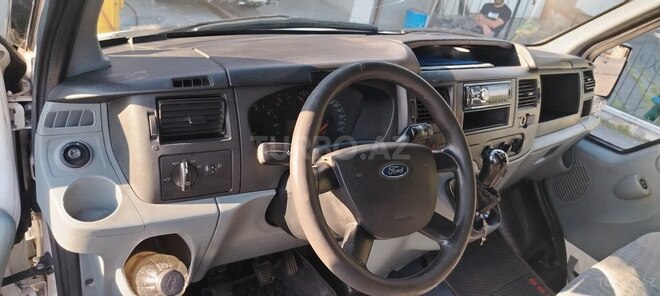 Ford Transit-3
