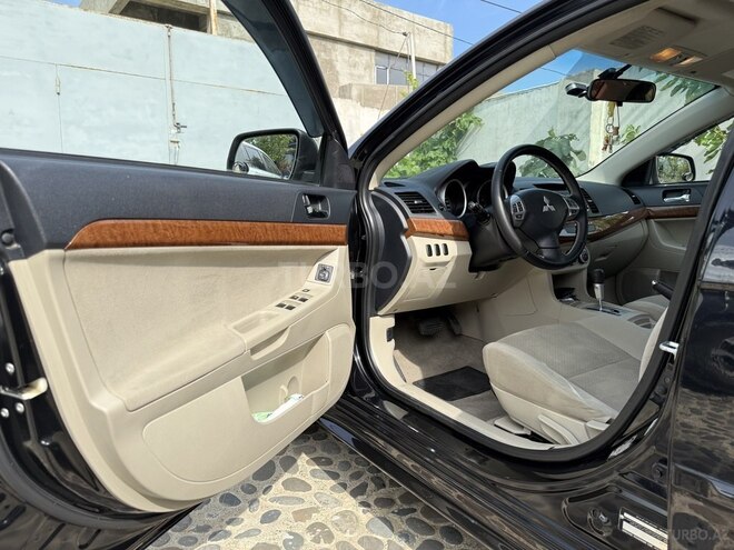 Mitsubishi Lancer-10