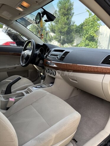 Mitsubishi Lancer-11