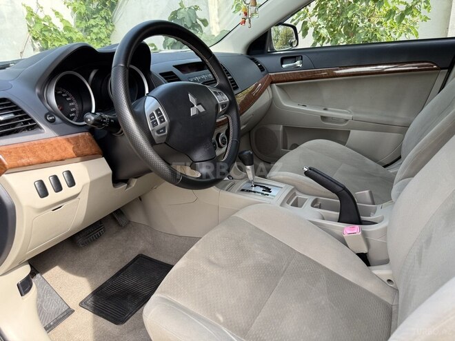 Mitsubishi Lancer-13