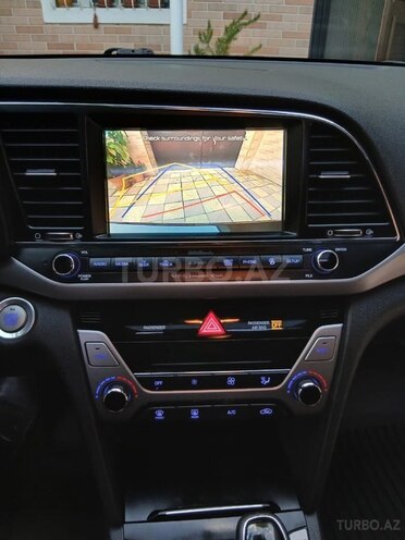 Hyundai Elantra-7