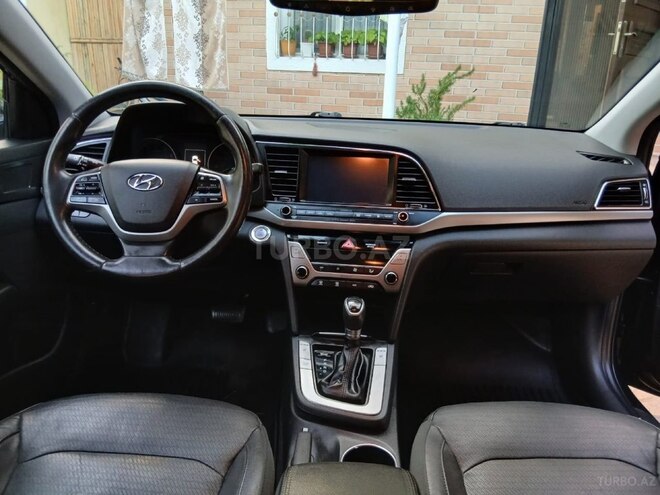 Hyundai Elantra-6
