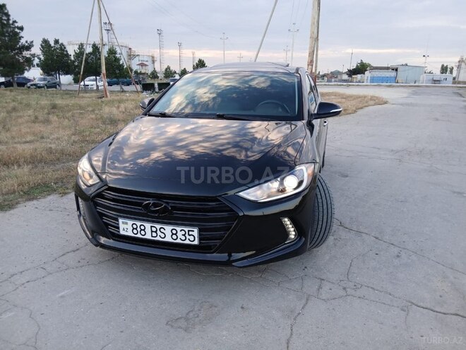 Hyundai Elantra-11