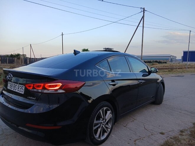 Hyundai Elantra-10