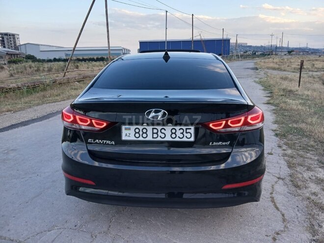 Hyundai Elantra-12