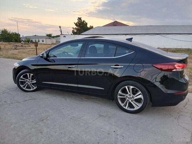 Hyundai Elantra-14