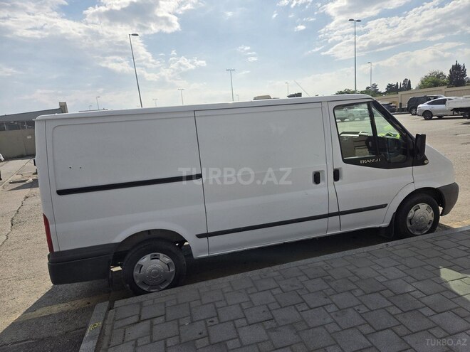Ford Transit-4