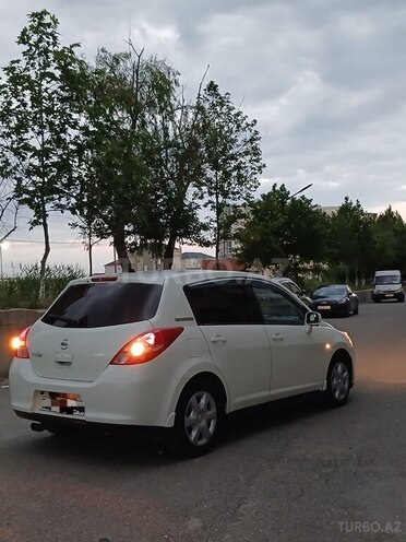 Nissan Tiida-4
