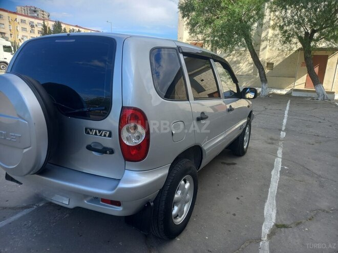 Chevrolet Niva-9