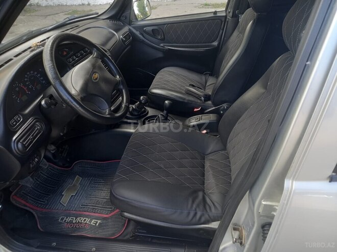 Chevrolet Niva-12