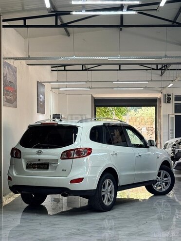 Hyundai Santa Fe-12