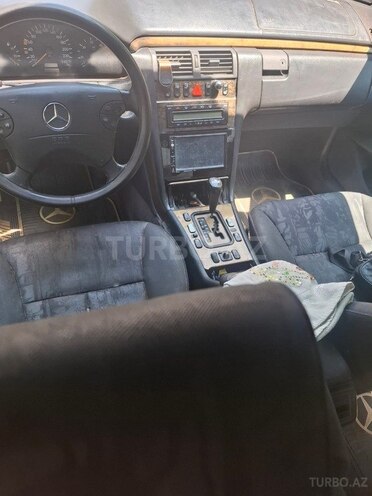 Mercedes E 220-4