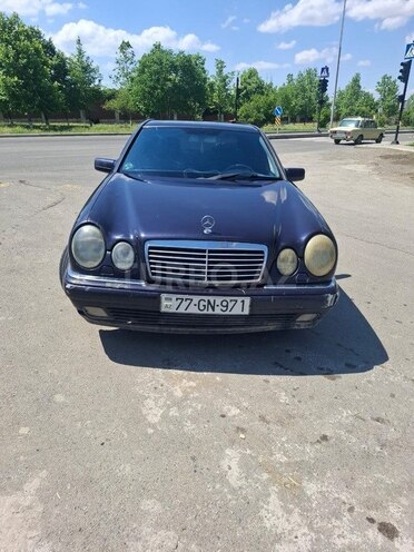 Mercedes E 220-1