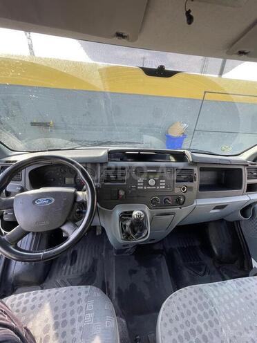 Ford Transit-5